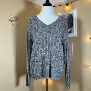 Comfy Classic V-Neck Grey Knit Sweater - Women's Large